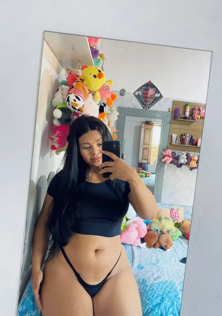 Emely V esta no site Massagem Fortaleza