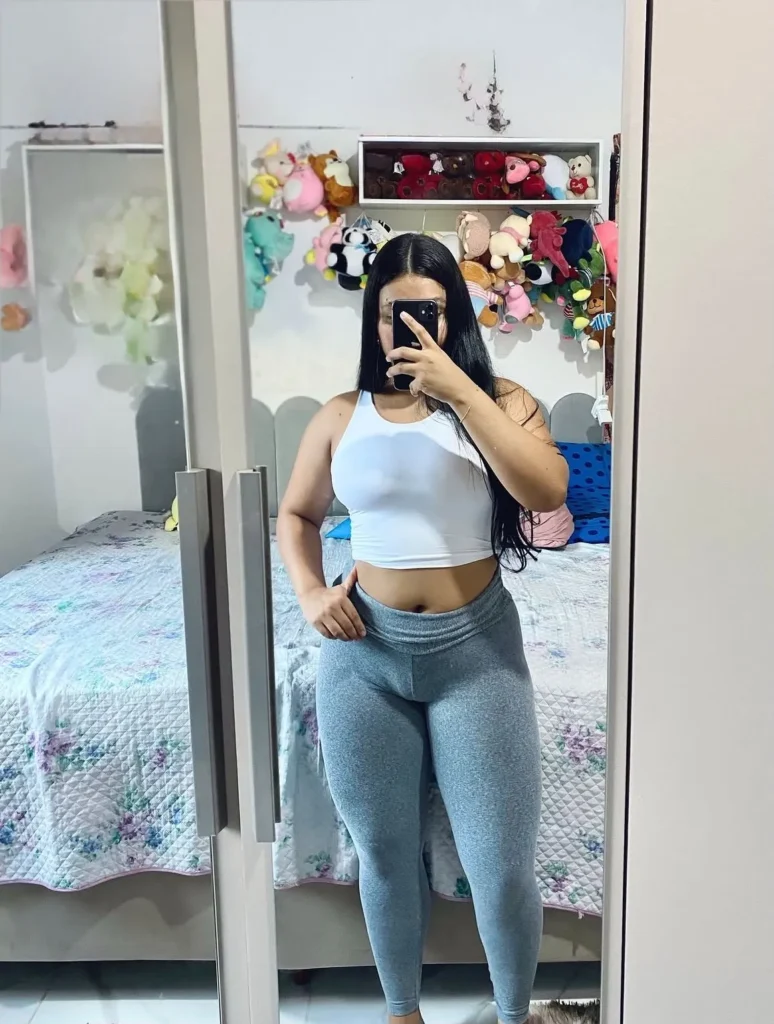 Emely V esta no site Massagem Fortaleza