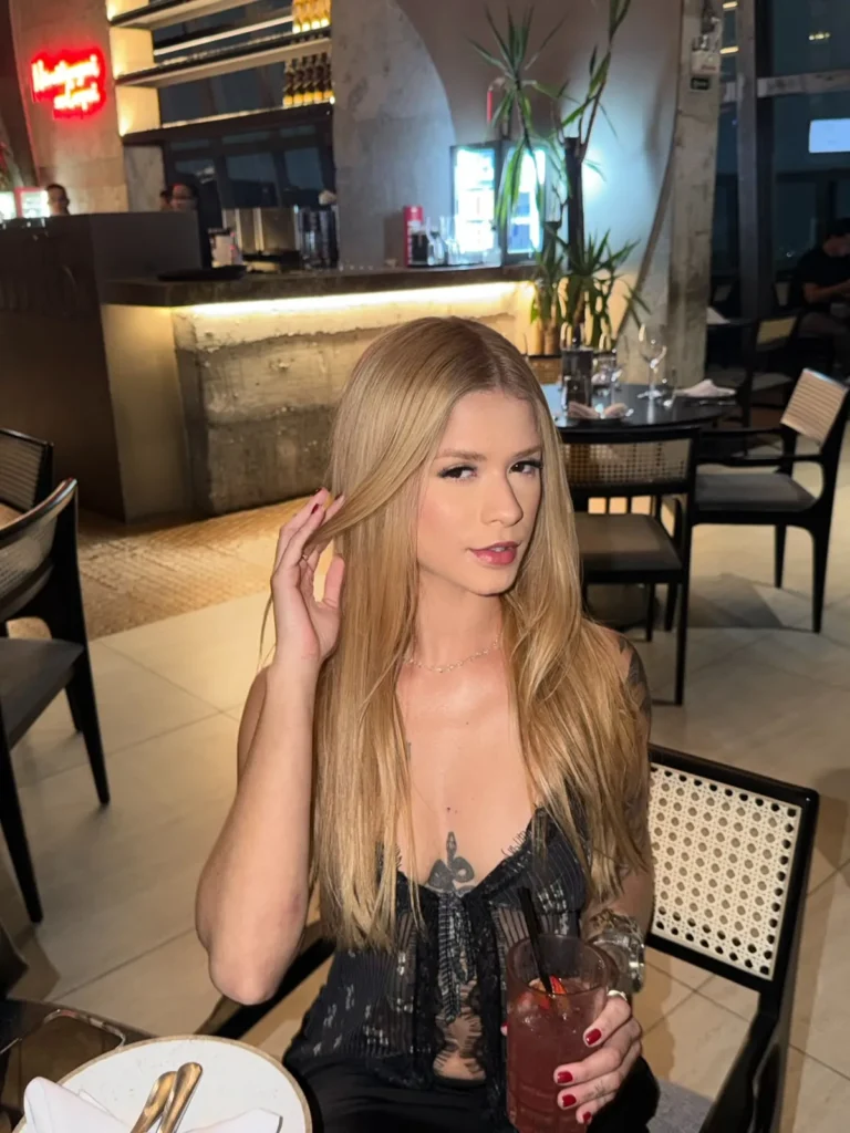 Anna esta no Massagem Fortaleza. O maior guia de massagem em Fortaleza