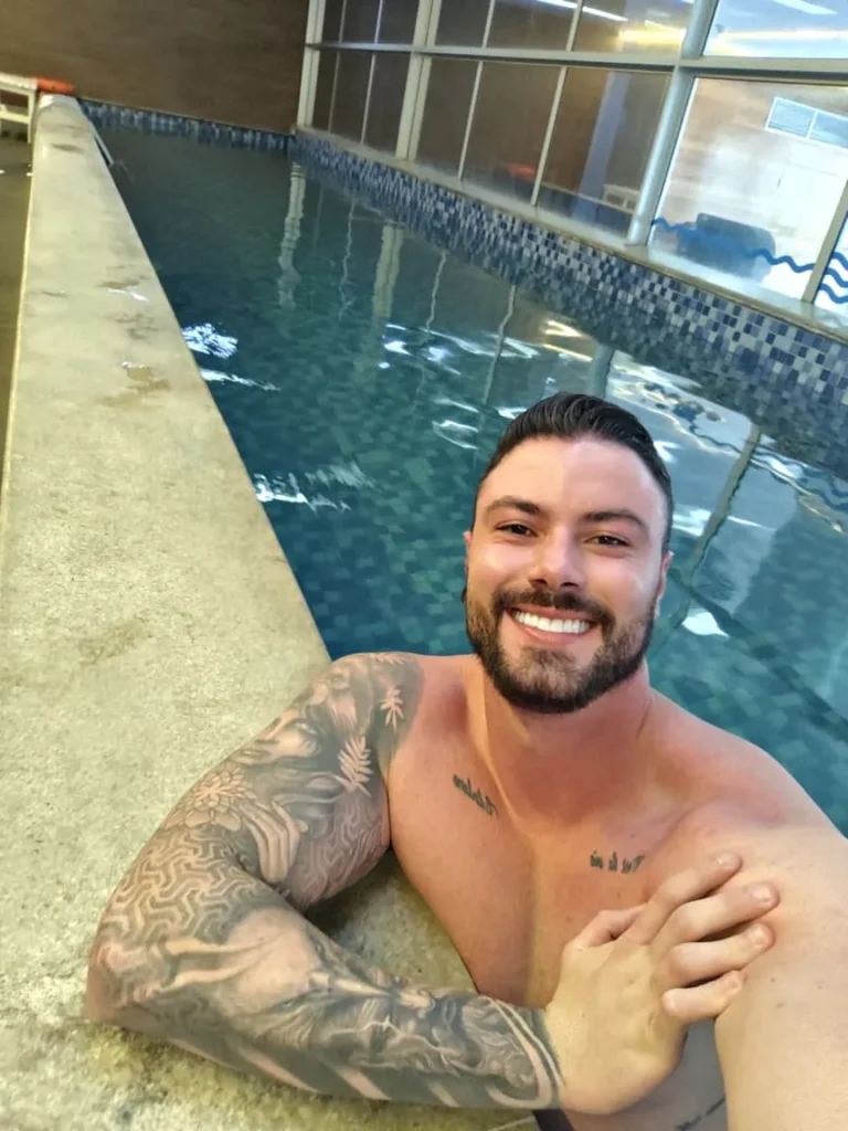 Lucas esta no Massagem Fortaleza.
