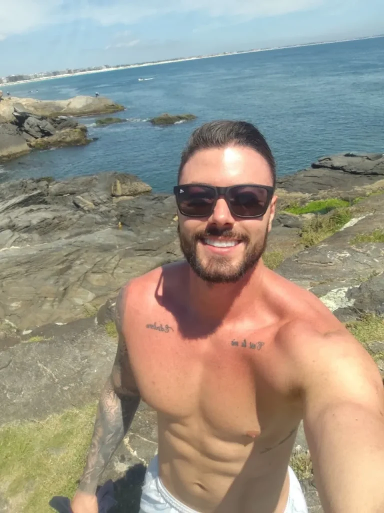 Lucas esta no Massagem Fortaleza.
