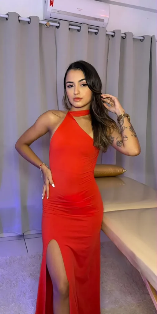 Larissa esta no massagem em fortaleza.