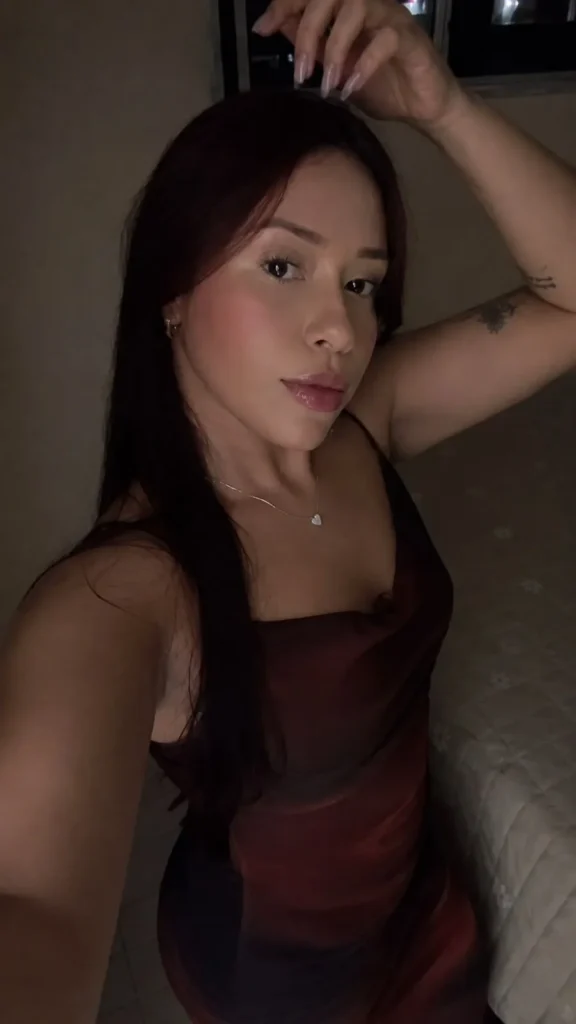 Anne anuncia no Massagem Fortaleza.